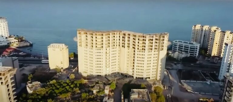 Ayaş satılık daire: denize yakın inşaat halindeki yüksek bina, Mersin