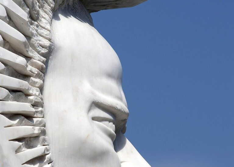 A marble sculpture of the head of Atatürk by the courthouse in Mersin